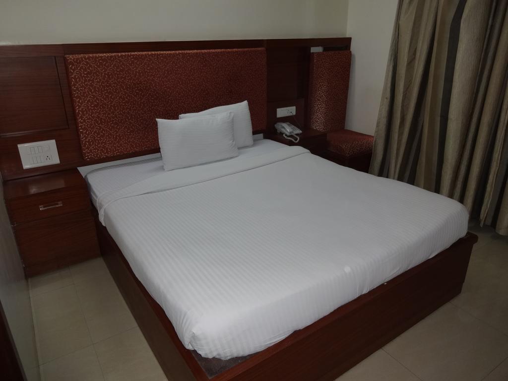 La Hospin Hotel Rājahmundry 客房 照片
