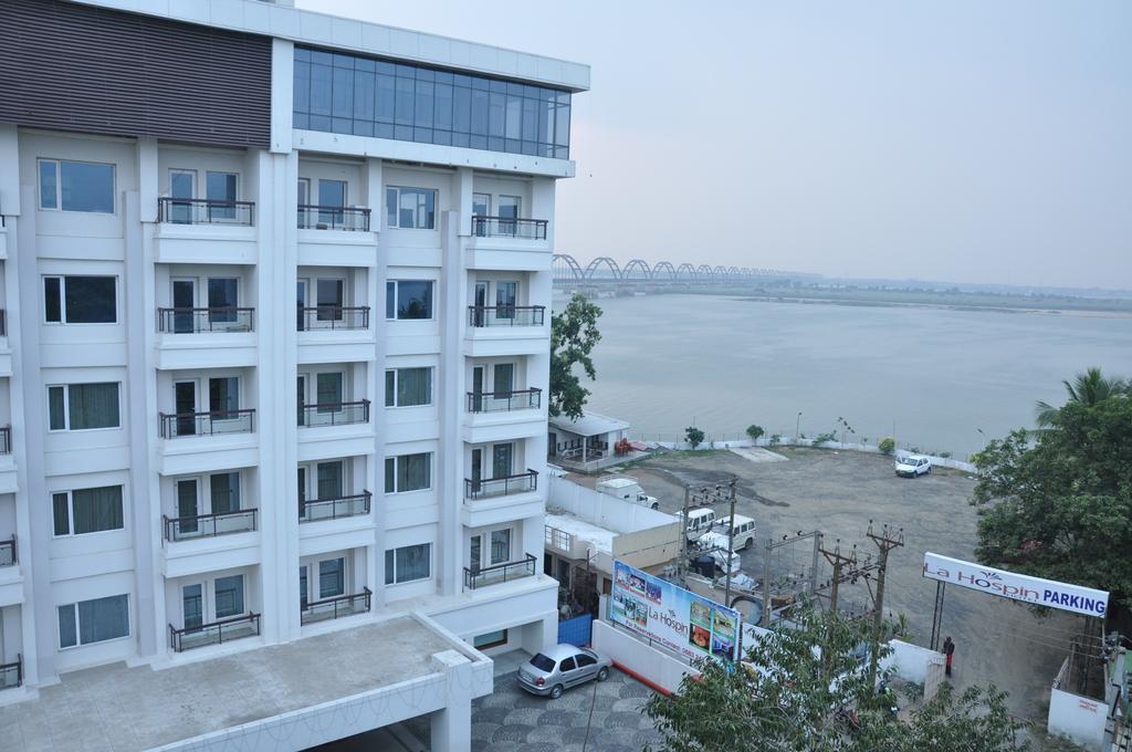 La Hospin Hotel Rājahmundry 客房 照片