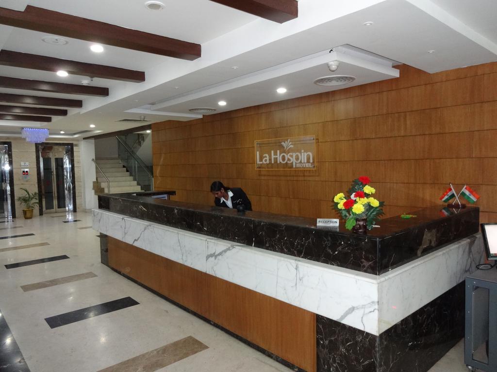 La Hospin Hotel Rājahmundry 客房 照片