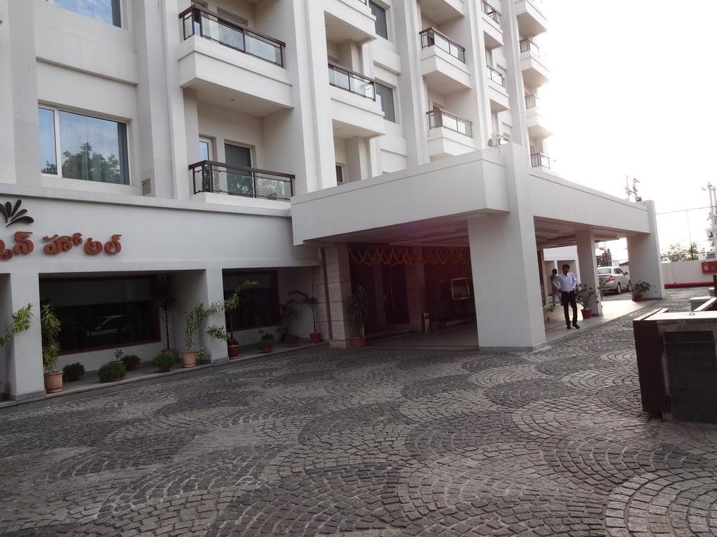 La Hospin Hotel Rājahmundry 客房 照片