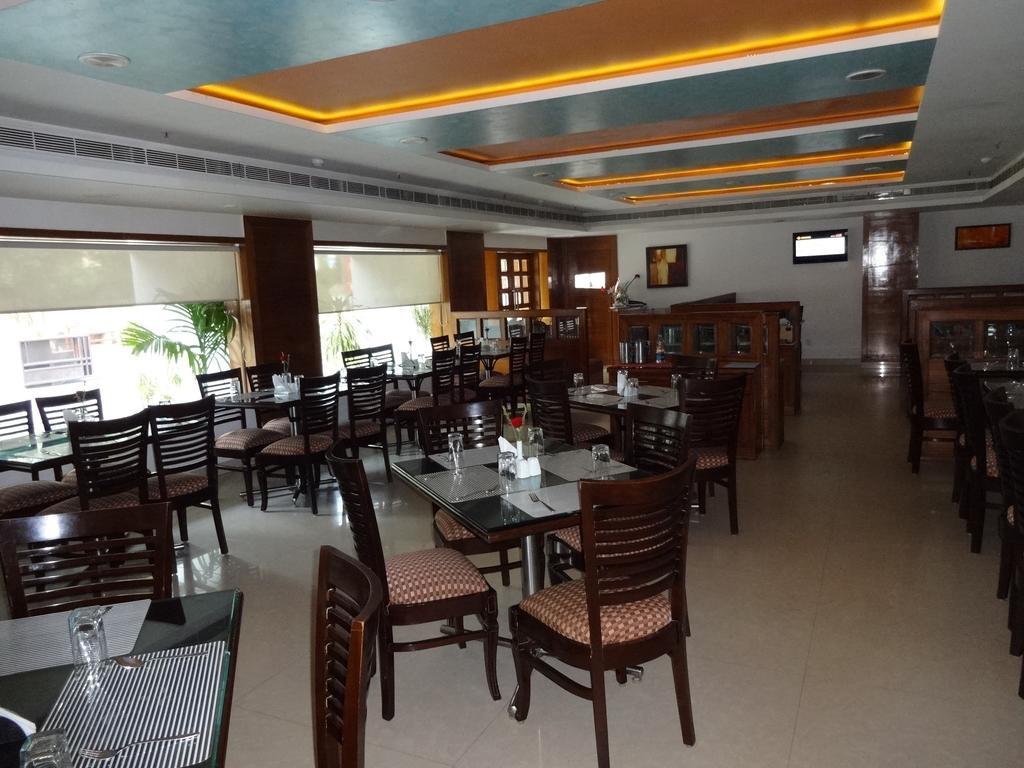 La Hospin Hotel Rājahmundry 客房 照片