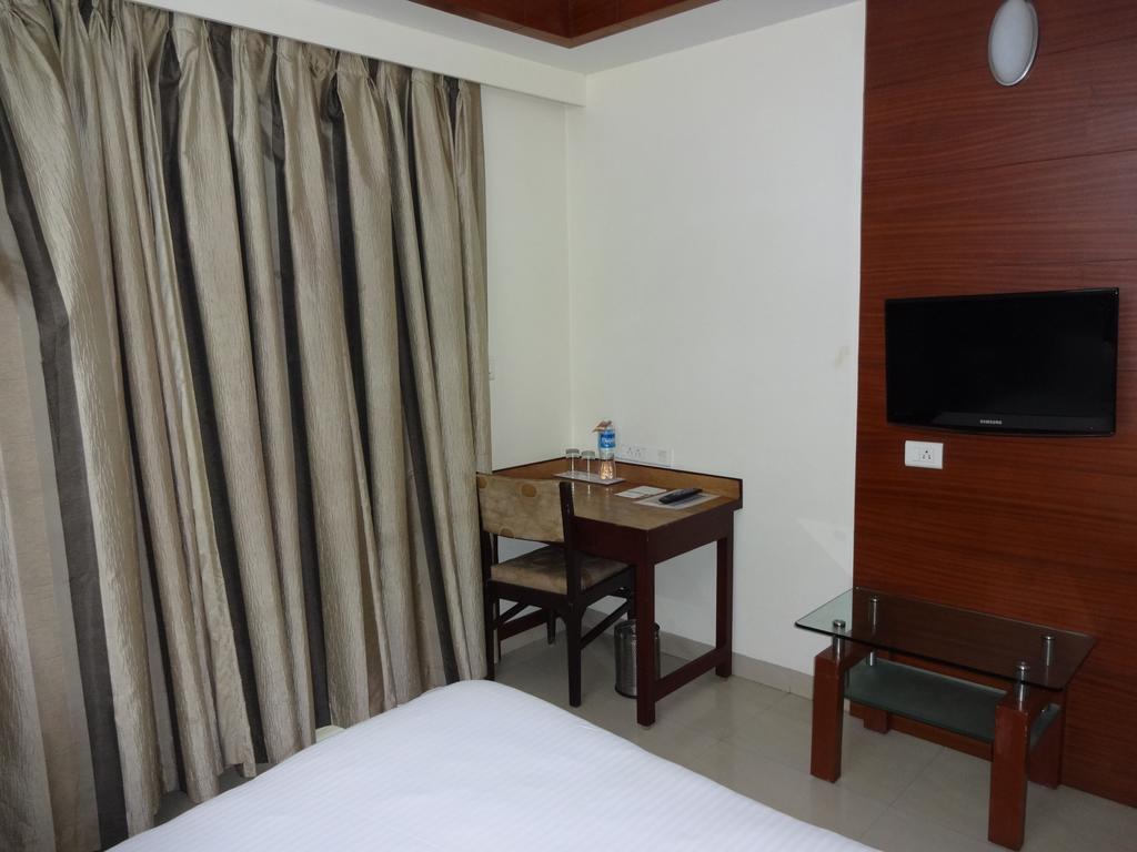 La Hospin Hotel Rājahmundry 客房 照片