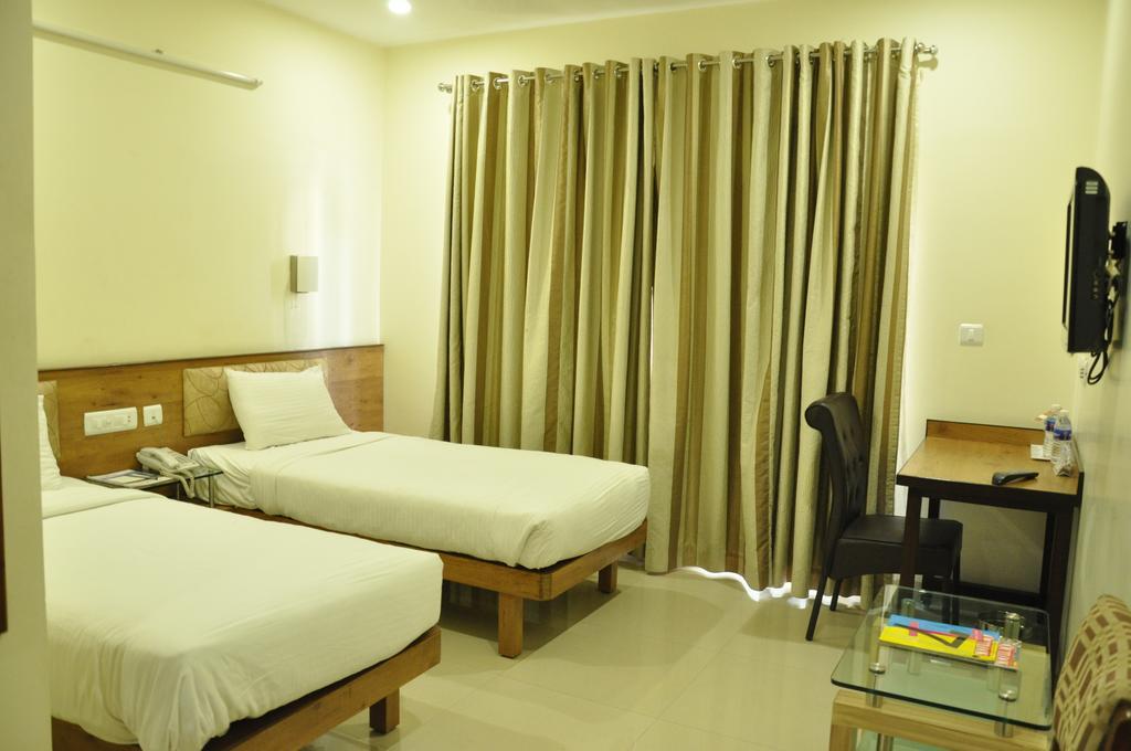 La Hospin Hotel Rājahmundry 客房 照片