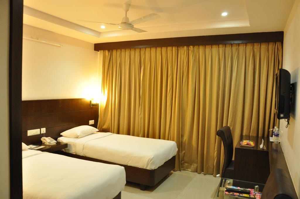 La Hospin Hotel Rājahmundry 客房 照片