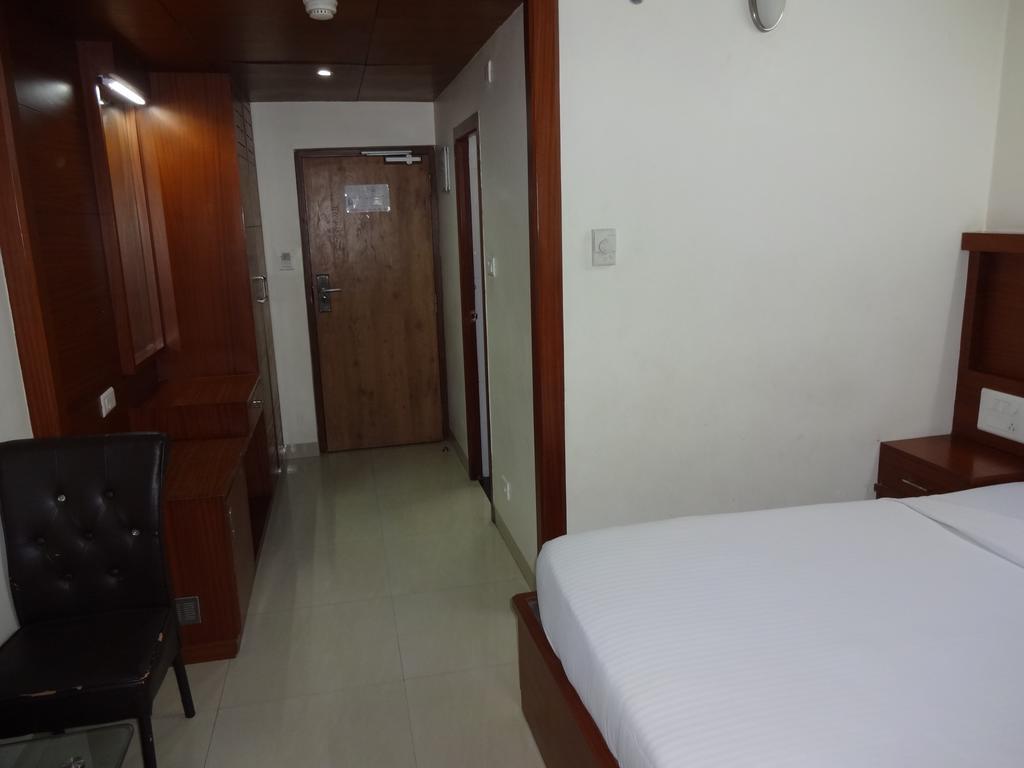 La Hospin Hotel Rājahmundry 客房 照片