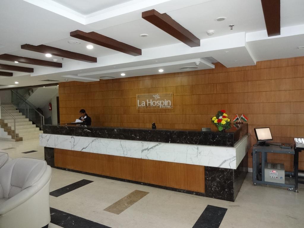 La Hospin Hotel Rājahmundry 客房 照片