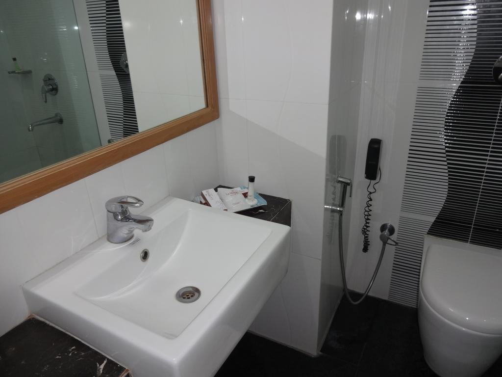 La Hospin Hotel Rājahmundry 客房 照片