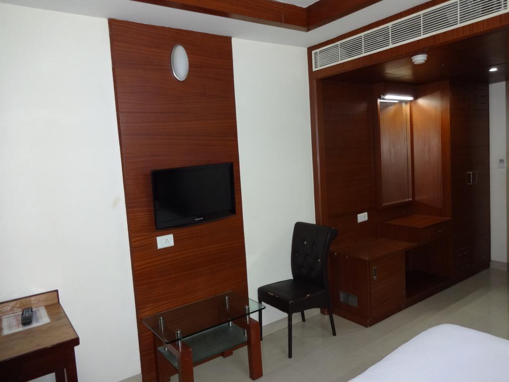La Hospin Hotel Rājahmundry 客房 照片